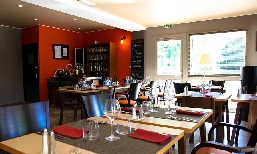 KYRIAD ROUEN NORD Restaurant Le jardin de la Vatine - Mont Saint Aignan — photo 4